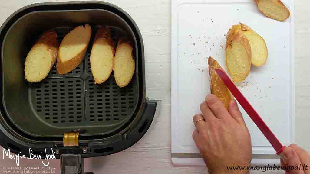 tagliare e tostare una baguette