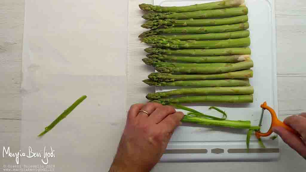 pelare gli asparagi