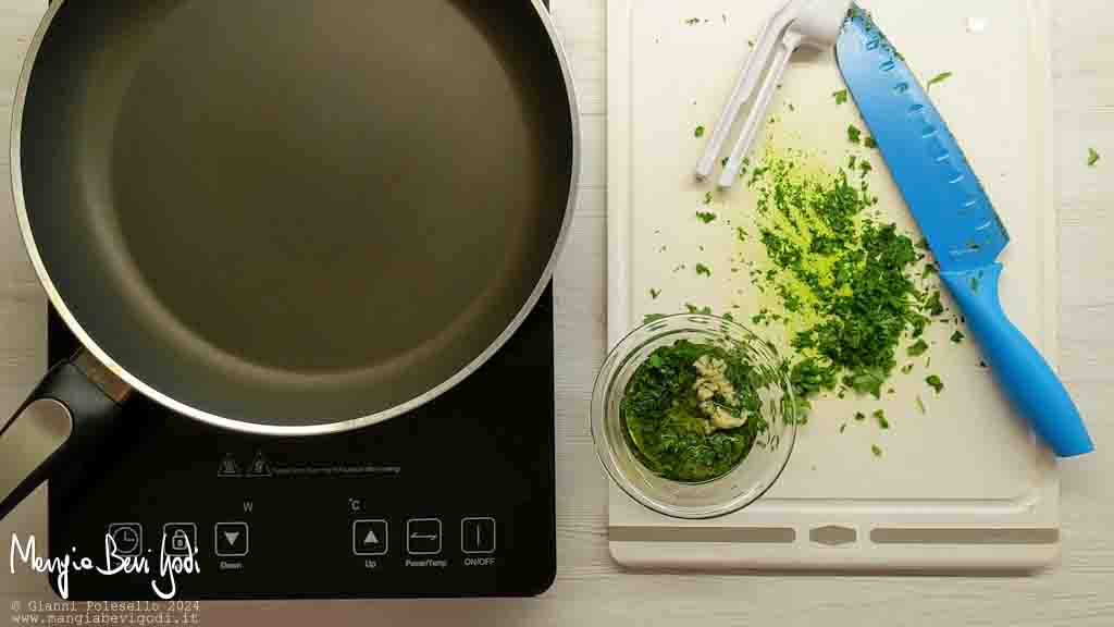 emulsione di olio, aglio e prezzemolo