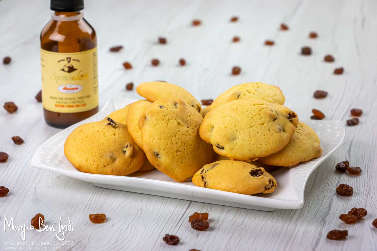 biscotti con uvetta e spumadoro