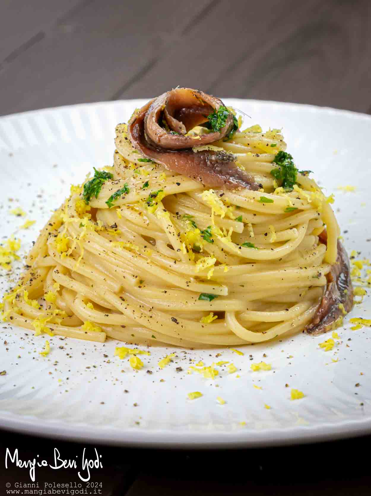 spaghetti burro alici e limone