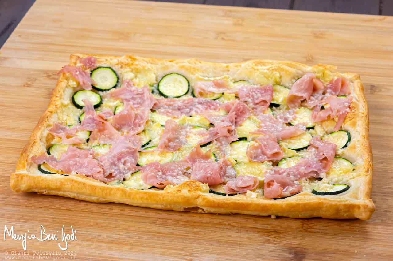 torta salata con zucchine prosciutto e brie