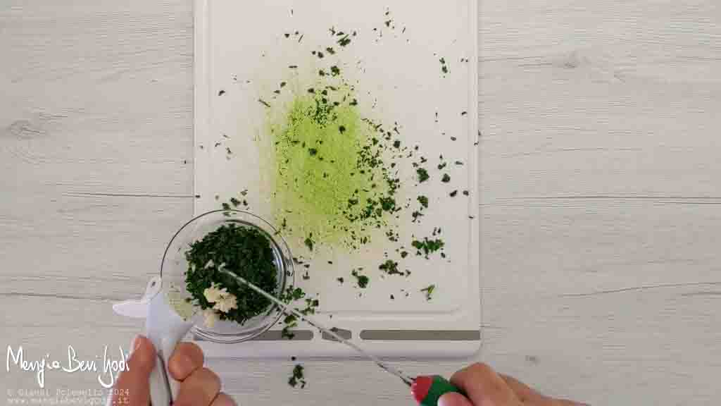 emulsione di aglio, olio e prezzemolo