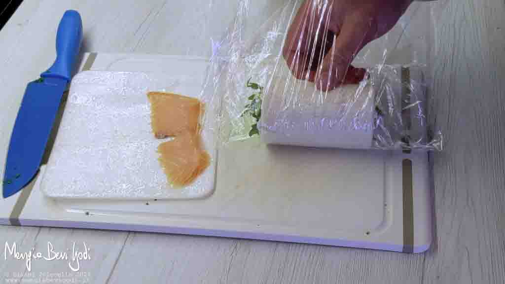 arrotolare il pane da tramezzini
