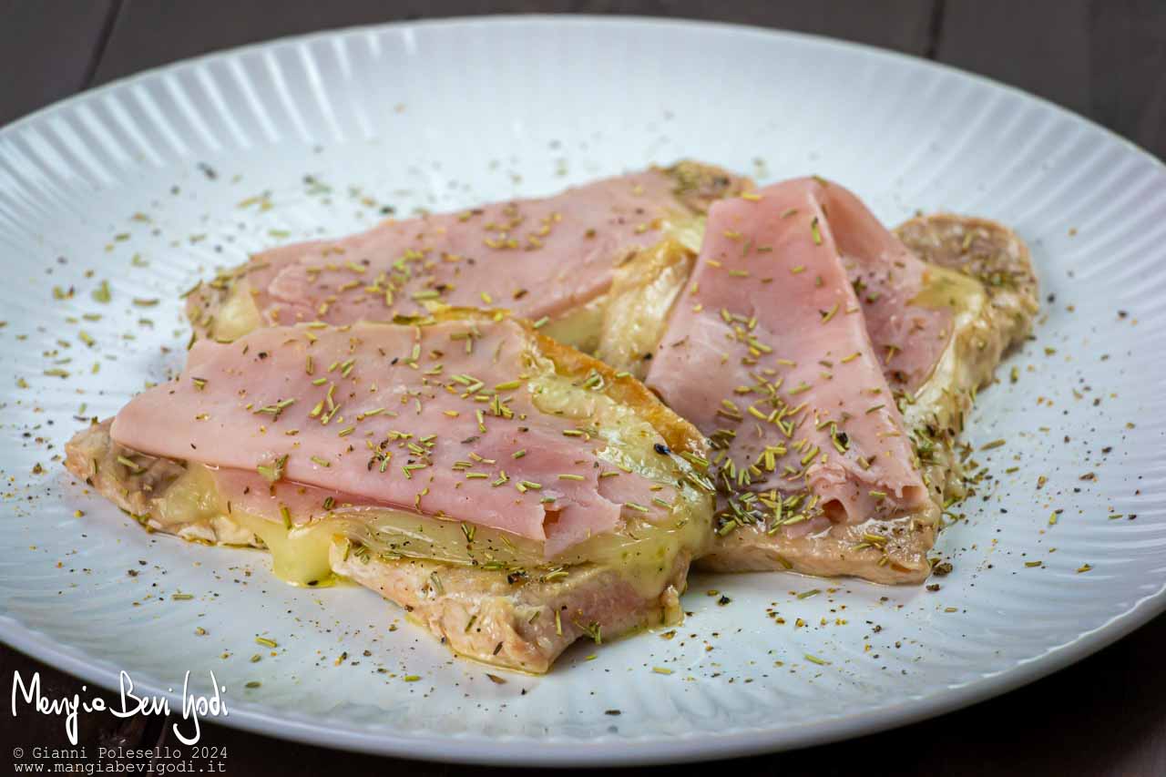 lonza in padella con prosciutto e formaggio