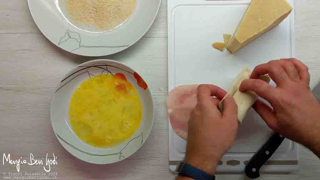 preparazione cannoli di pancarrè al prosciutto e formaggio