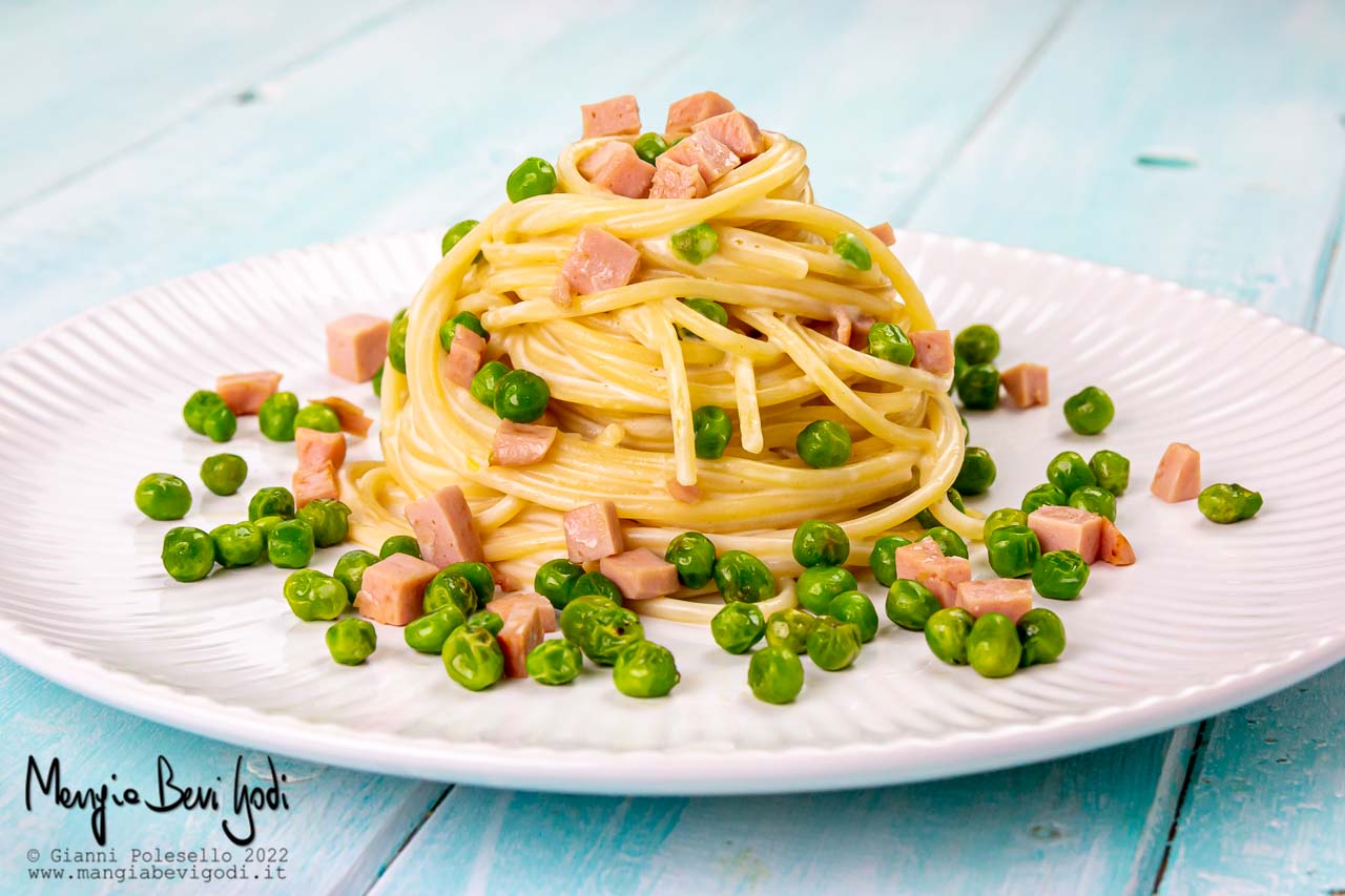 pasta con prosciutto e piselli