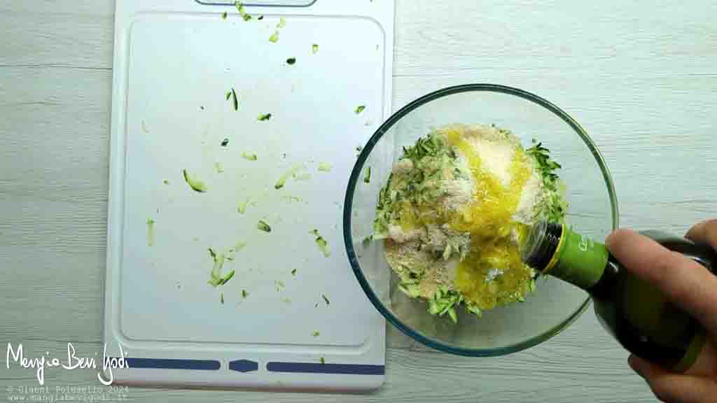 preparazione panatura alle zucchine