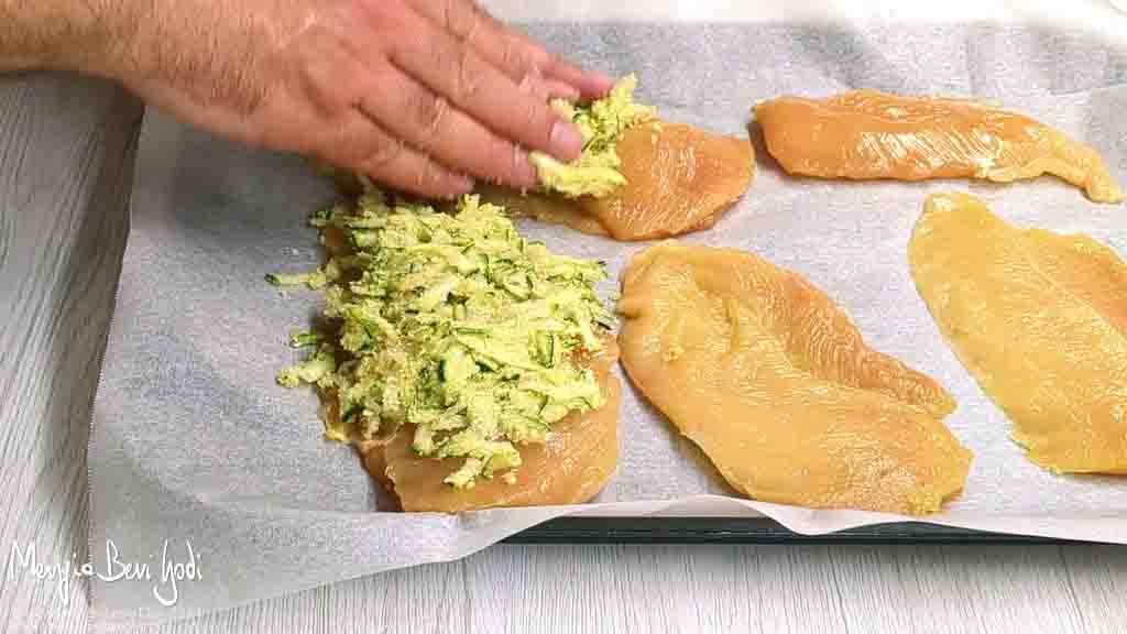 preparazione petto di pollo in crosta di zucchine