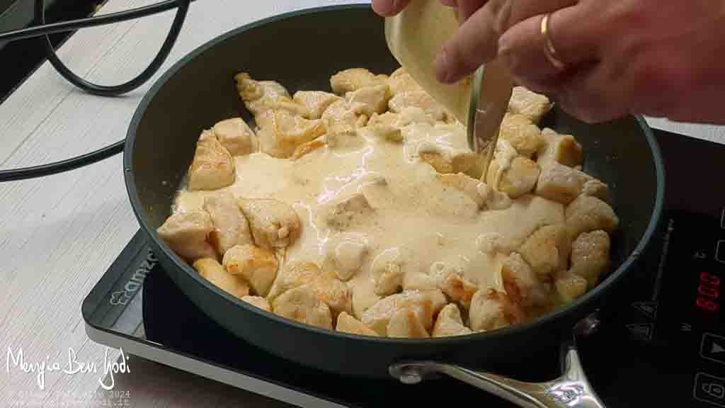 preparazione pollo al curry
