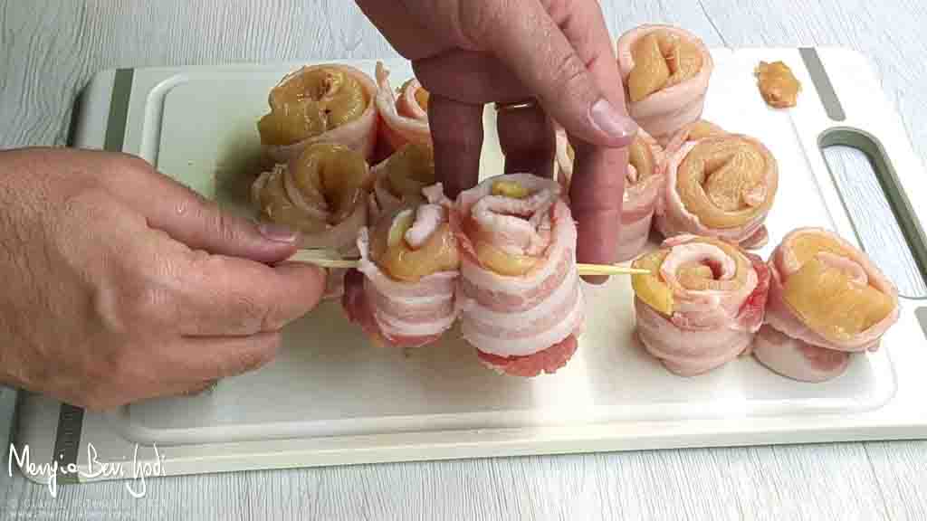 preparazione spiedini di girelle