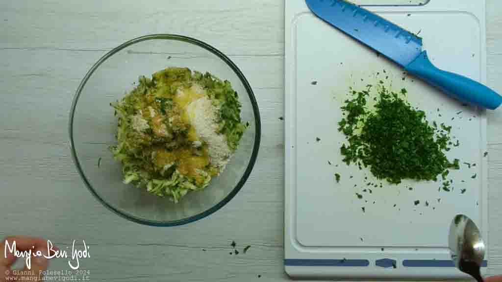 preparazione panatura alle zucchine
