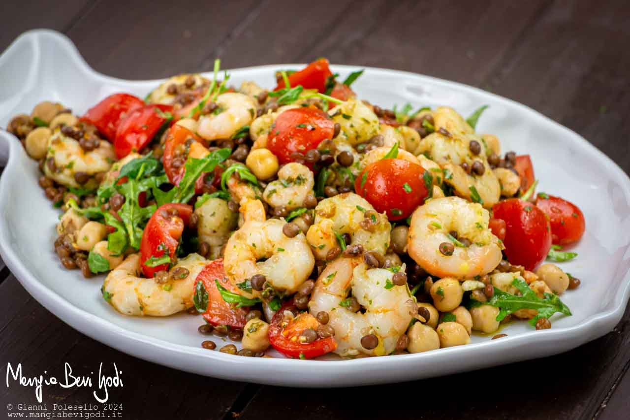insalata di lenticchie e ceci con gamberi