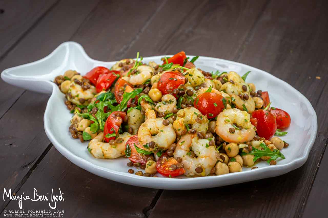 insalata di lenticchie e ceci con gamberi