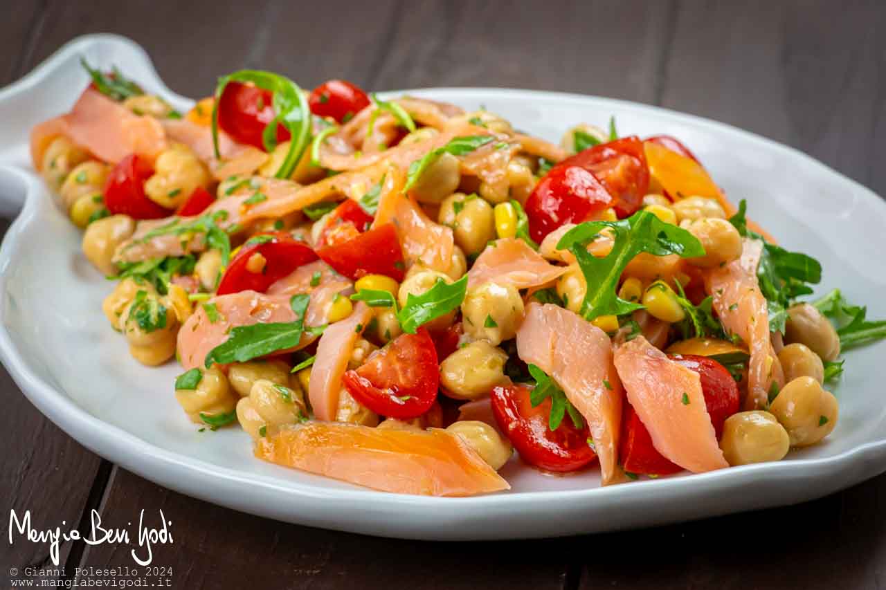 Insalata di ceci e salmone