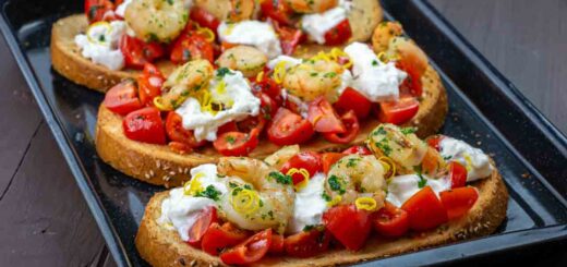 bruschette con gamberi, pomodorini e stracciatella
