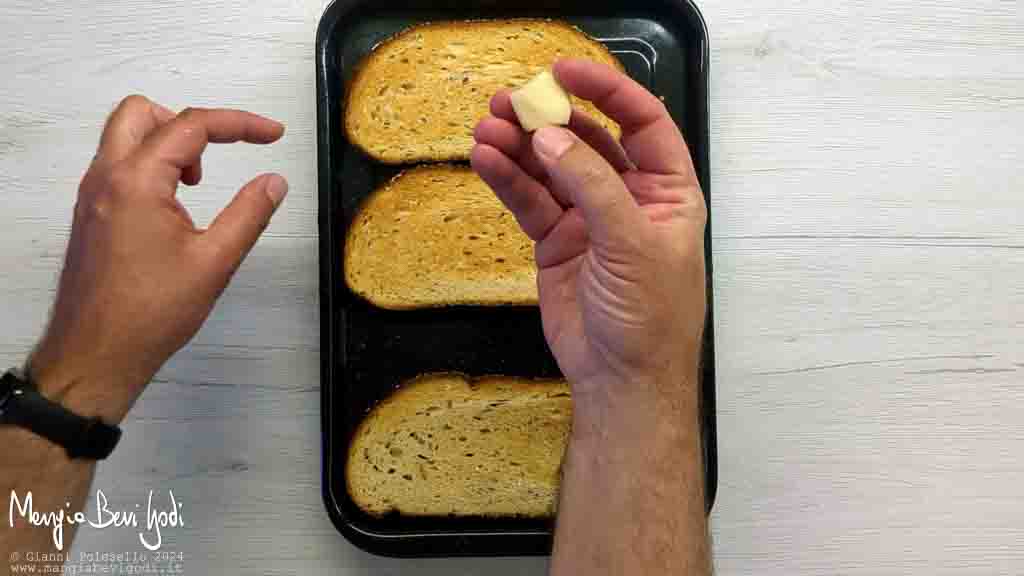 strofinare il pane con l'aglio