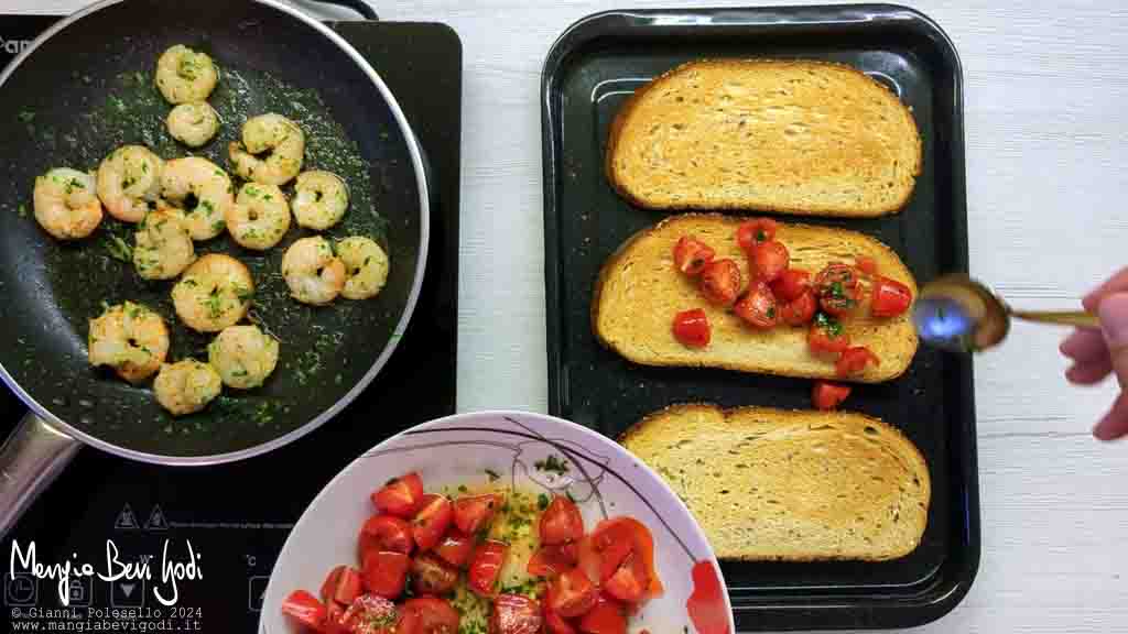 preparazione bruschette con pomodorini