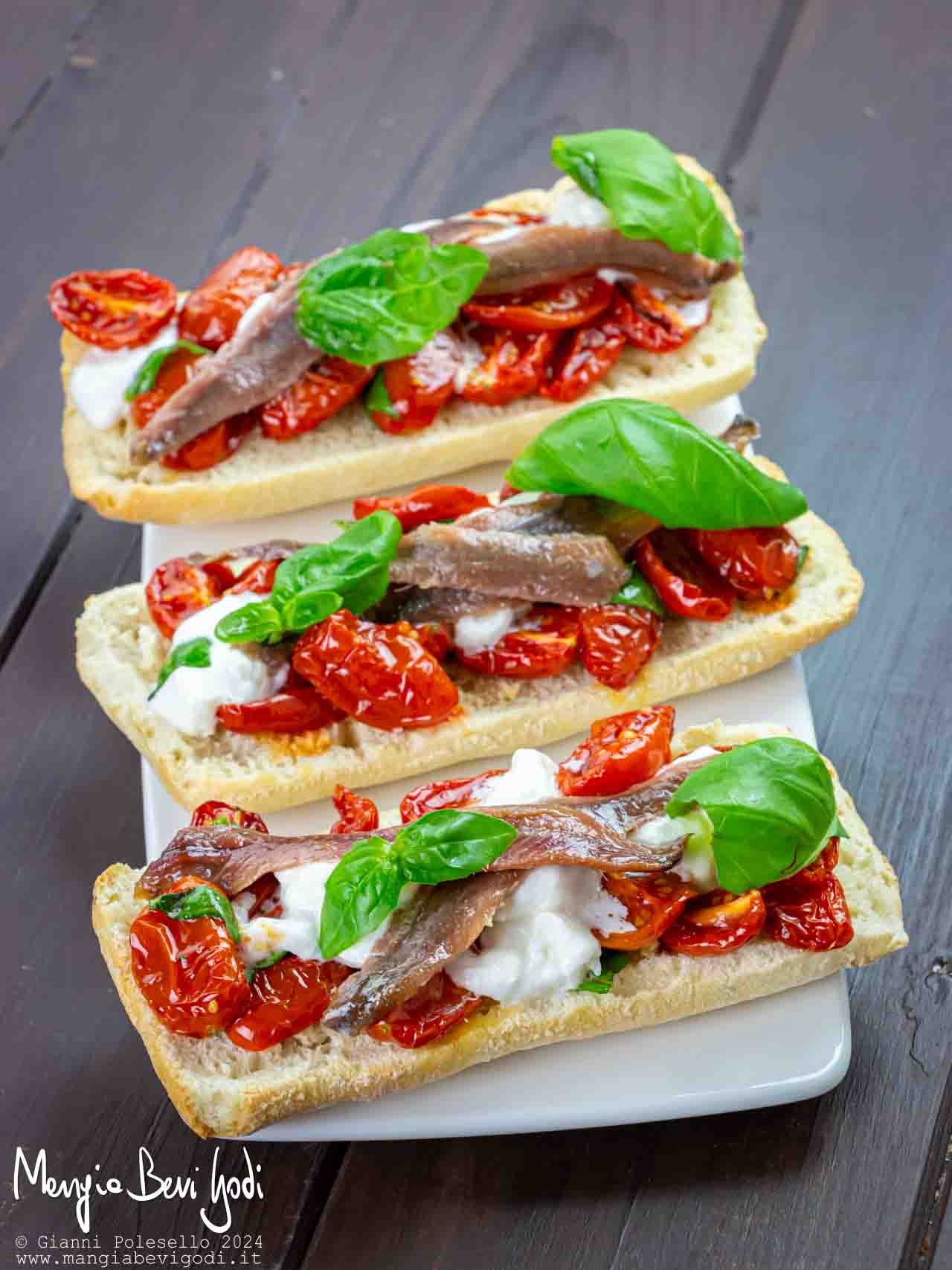 Ciabattine con pomodorini confit acciughe e stracciatella
