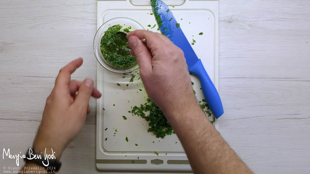 emulsione di aglio, olio e prezzemolo