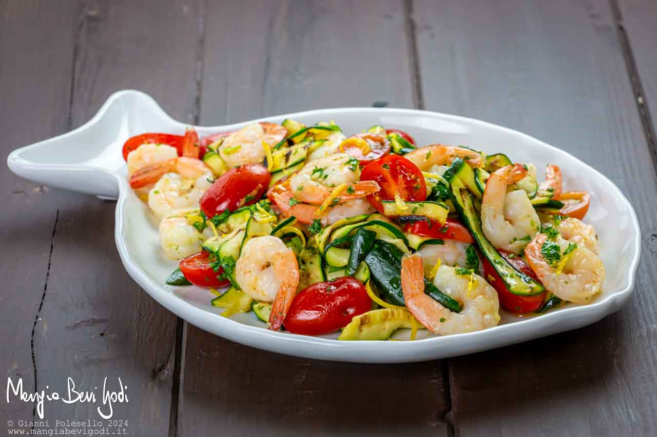 insalata di zucchine con gamberi e pomodorini