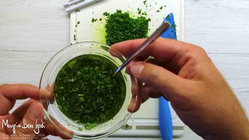 emulsione di aglio, olio e prezzemolo