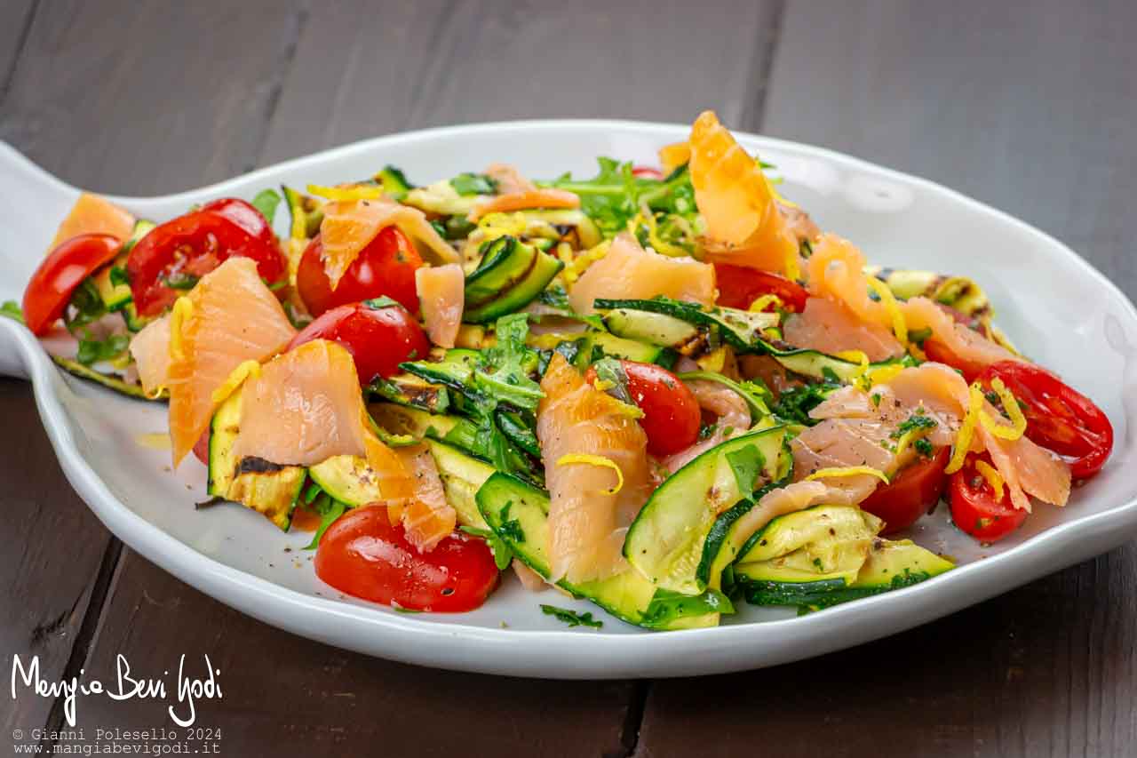 insalata di salmone e zucchine