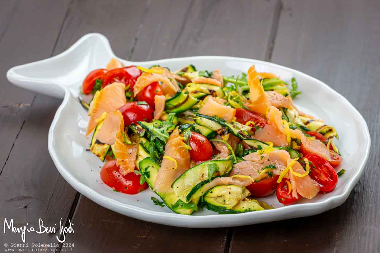 insalata di salmone e zucchine