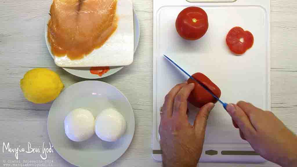 tagliare i pomodori