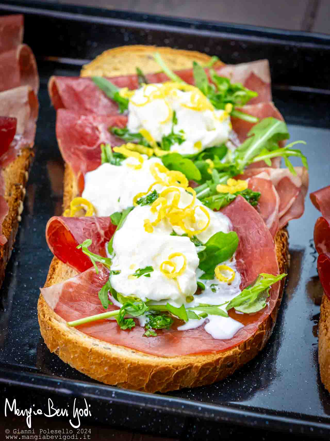 bruschette con bresaola e stracciatella