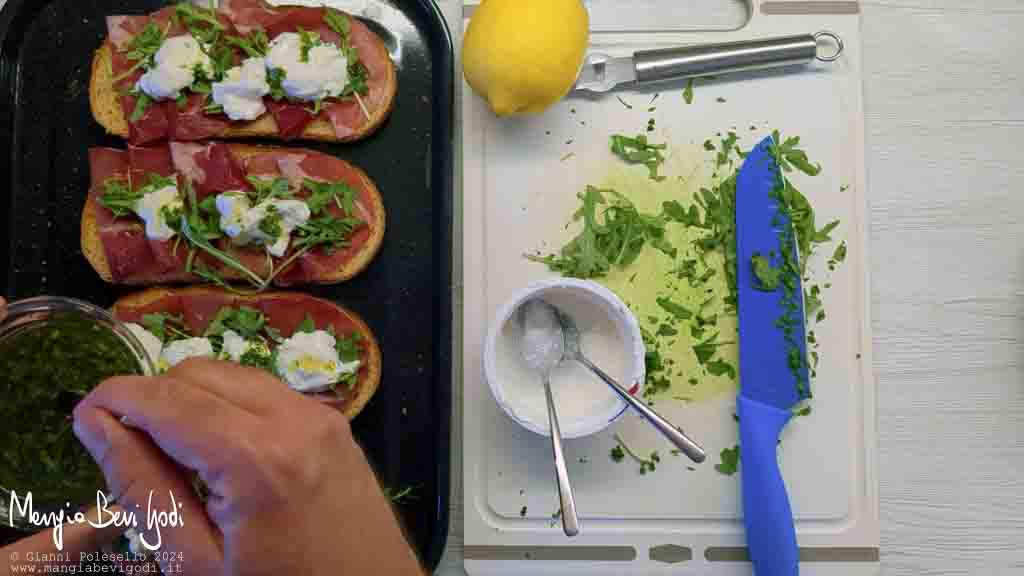 cospargere con emulsione alla rucola