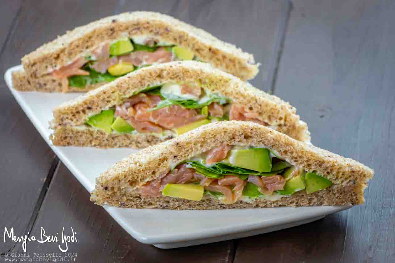 tramezzini con salmone e avocado