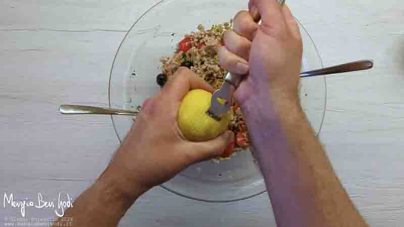 aggiungere buccia di limone
