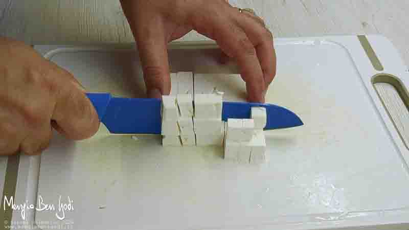 tagliare la feta