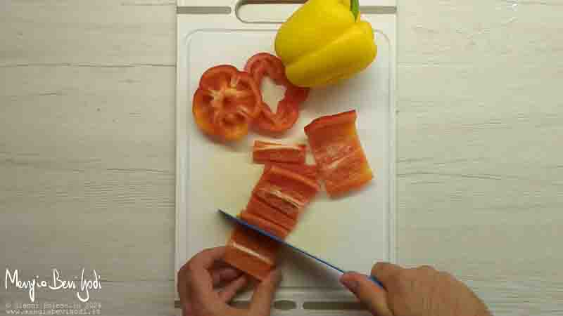 tagliare i peperoni