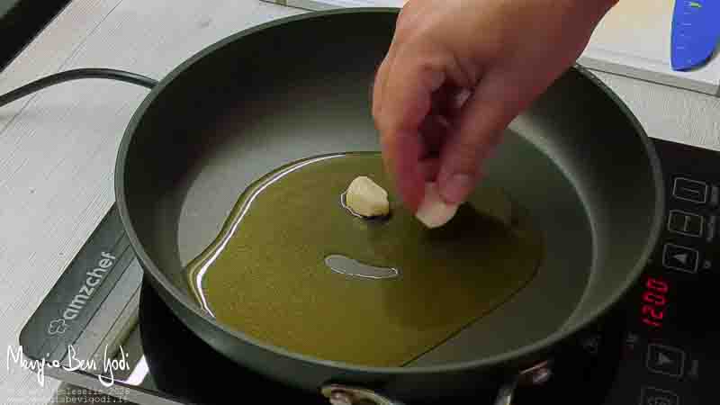 soffriggere l'aglio