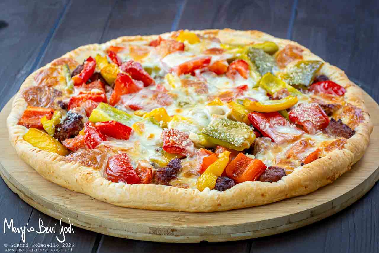 torta salata con salsiccia e peperoni