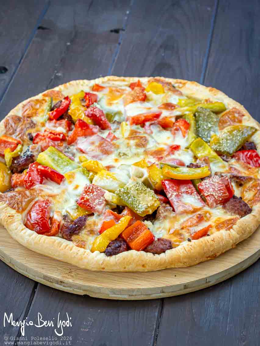 torta salata con salsiccia e peperoni
