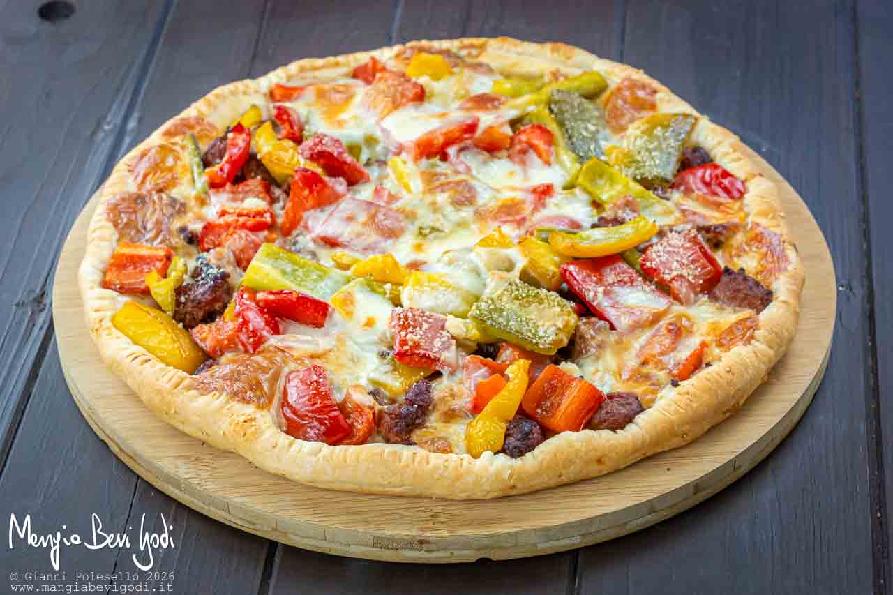 torta salata con salsiccia e peperoni