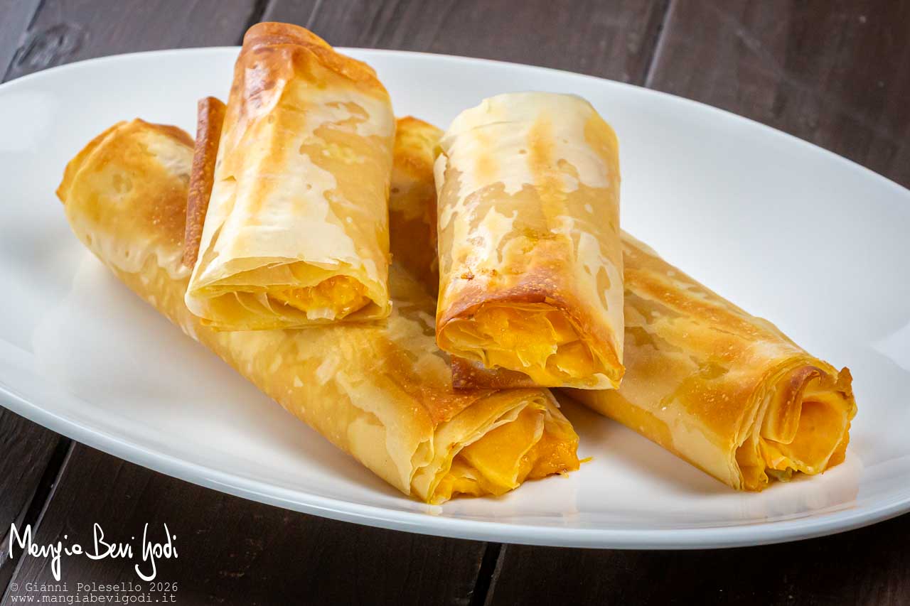 rotolini di pasta fillo con zucca e gorgonzola