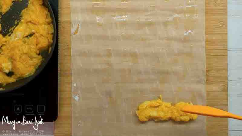 preparazione rotolini di pasta fillo con zucca e gorgonzola