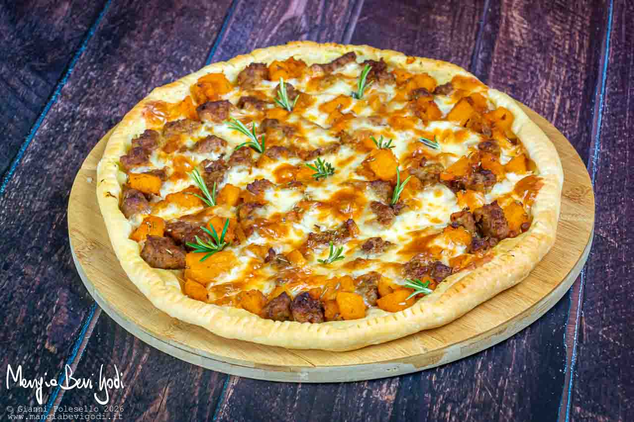 torta salata con zucca e salsiccia